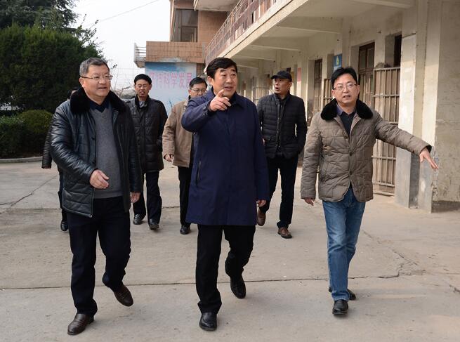 集團(tuán)公司總經(jīng)理胡兆輝到淮海慰問(wèn)4.jpg