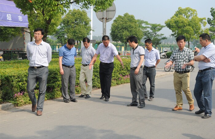 集團公司驗收組來我場驗收項目工程.jpg