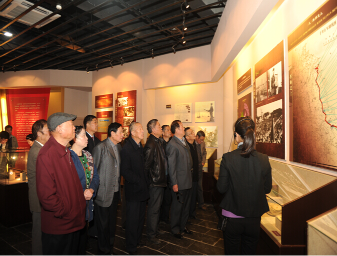 射陽(yáng)縣交通局離退休黨員干部一行來(lái)我場(chǎng)開展黨員活動(dòng)日活動(dòng).jpg
