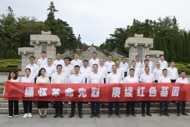 淮海組織黨員干部赴贛榆縣抗日山烈士陵園開(kāi)展主題教育活動(dòng).jpg