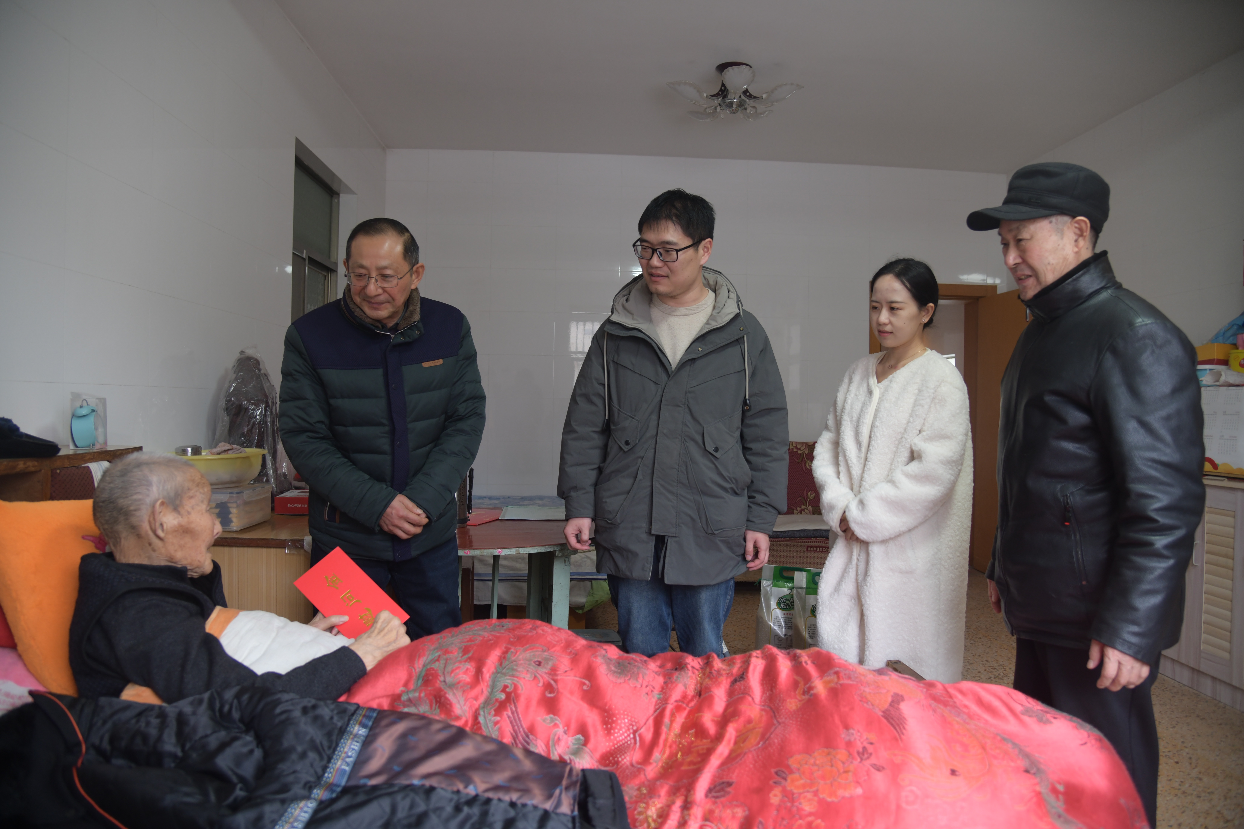 春節前走訪百歲老人